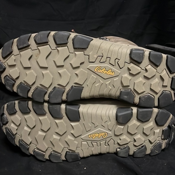 CABELA’S- thinsulate boots. NWOB